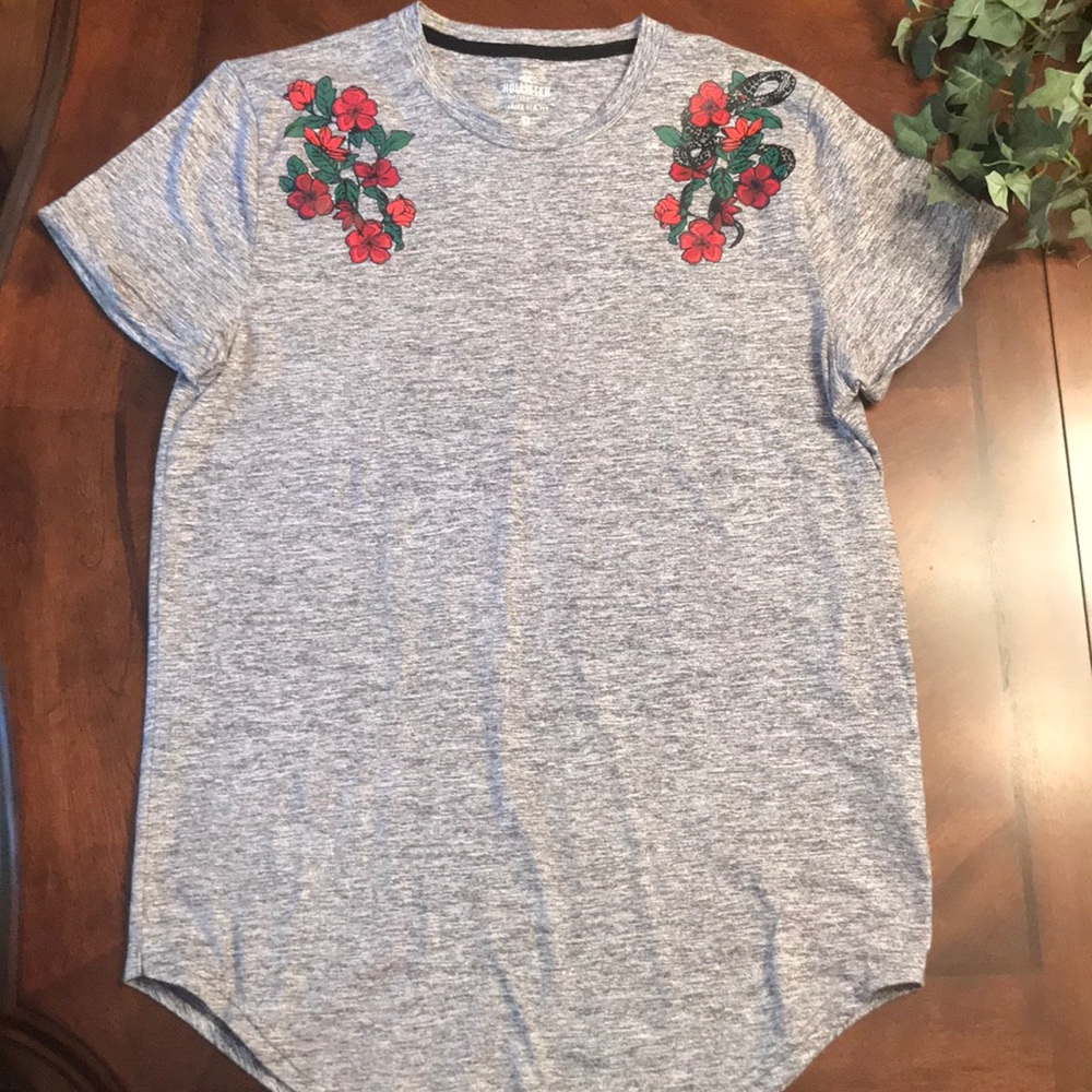 Hollister curved hem tee